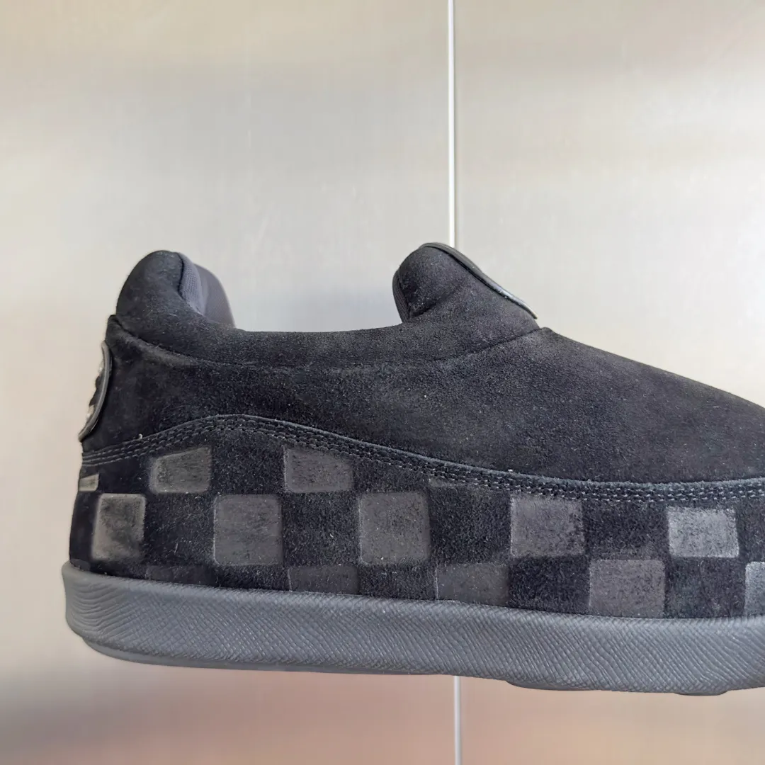 [L Family x Ingo joint model] Top P: 820💰 ▪️Size: Women's 35-40 (customized at 41.42 for women). Men's 39-44 (customized at 38.45.46) LV x Ingo joint model Top version Fatty Forrest Gump shoes Thick sole Couple model Casual sports shoes Original purchase and development Production LV Yeti lace-up shoes from LV Yeti The series combines Japanese "small feet" fashion aesthetics with classic Louis Vuitton elements in avant-garde strokes, subtly paying tribute to the traditional Japanese culture of taking off shoes when entering the house. The suede cow leather is partially embossed with Nigo's reinterpreted Damier pattern, and the comfortable casual shoe configuration highlights street style. Exquisite packaging at the delivery counter🛍📦 ▪️Fabric: Original imported first-layer cowhide ▪️Inner lining: Original custom-made breathable mesh ▪️Sole: Original molded non-slip TPU material ▪️Sole thickness: 5CM